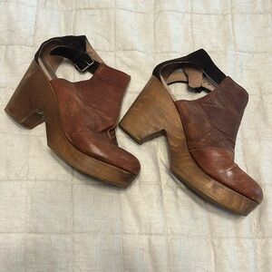 Free people amber orchard clog